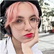 Profesora titulada de pintura y cómic, con experiencia profesional laboral en compañias internacionales.